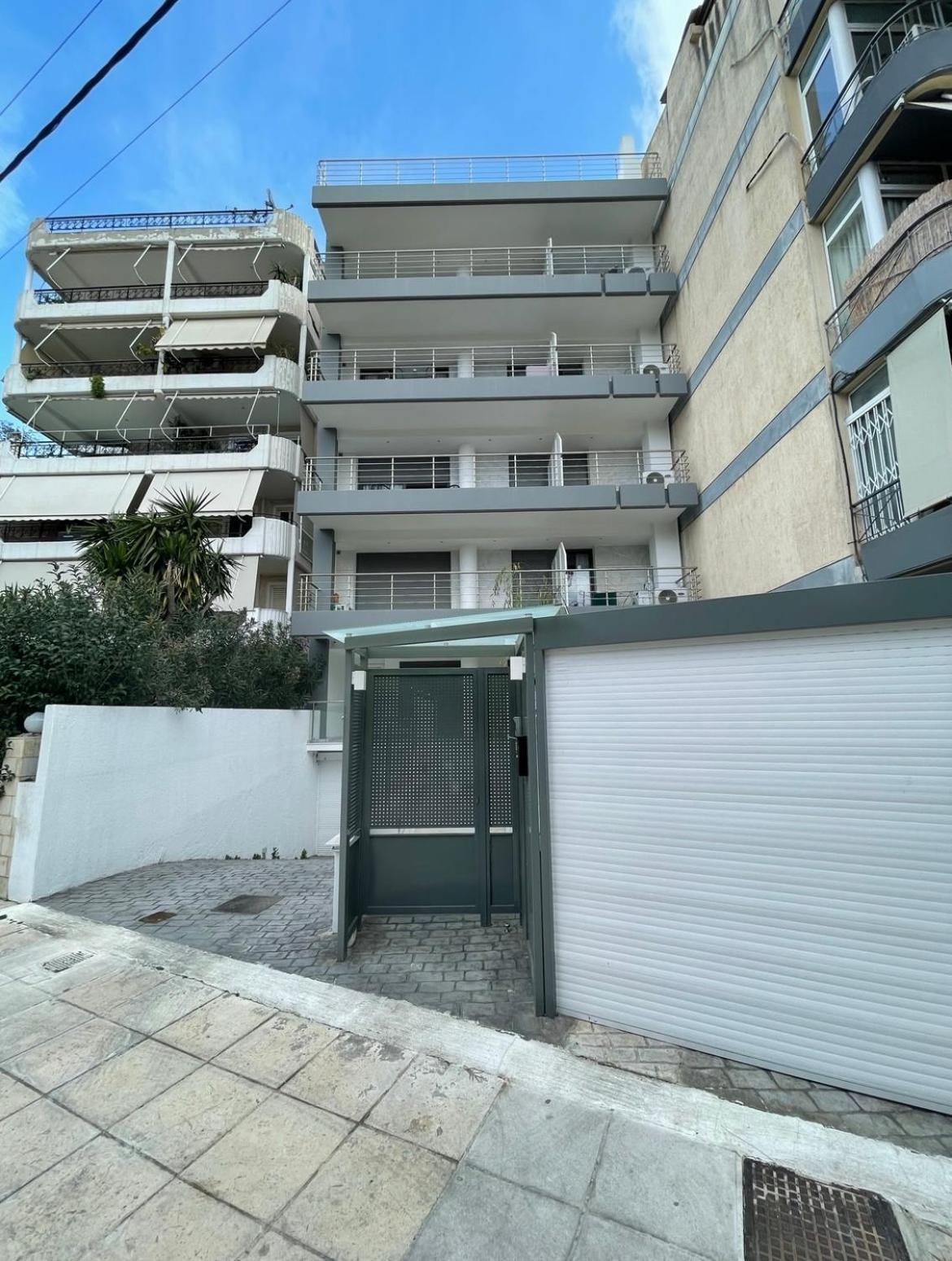 Stylish Spacious Apartment In Palaio Faliro Athens Exterior photo