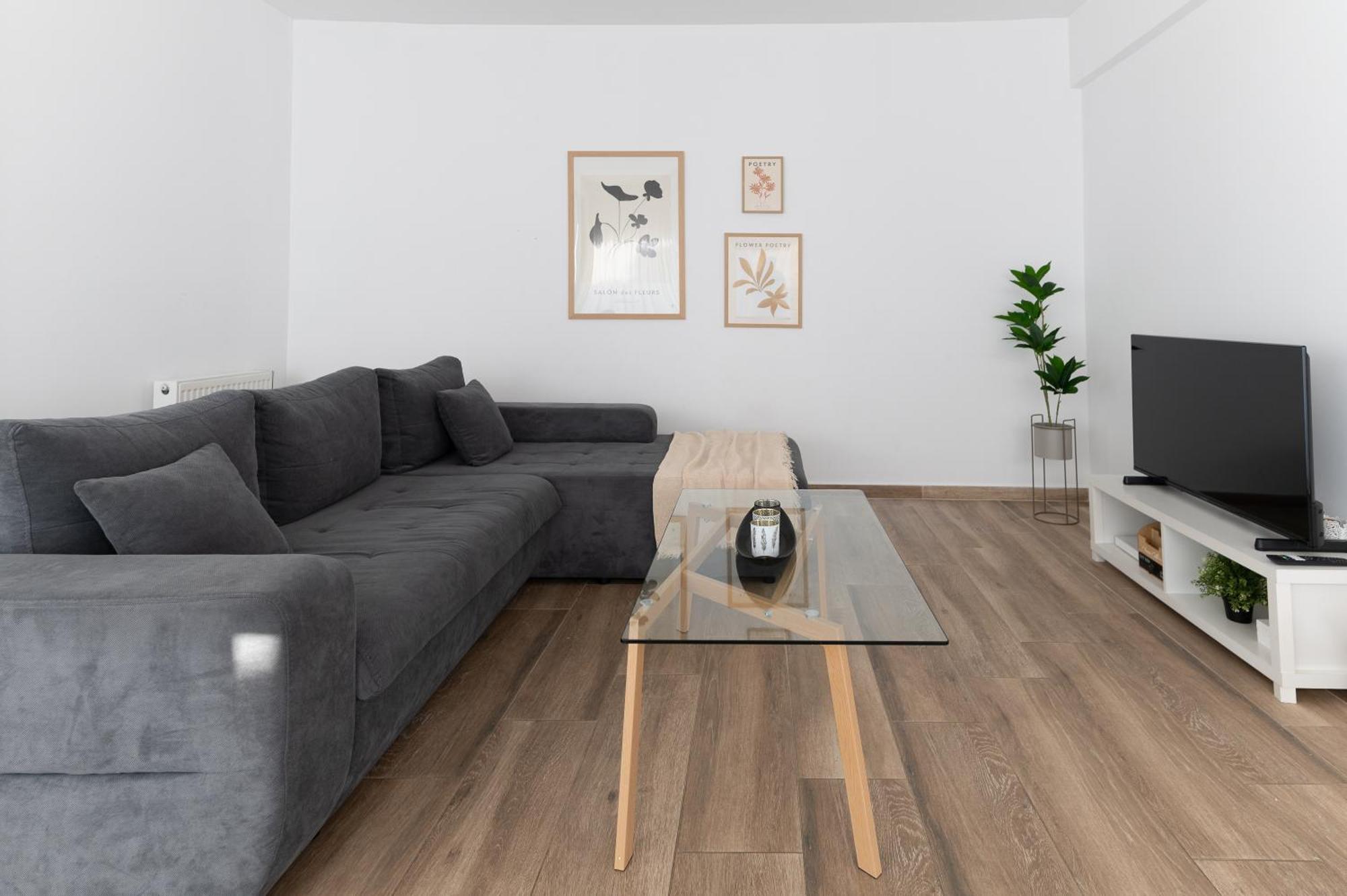 Stylish Spacious Apartment In Palaio Faliro Athens Exterior photo