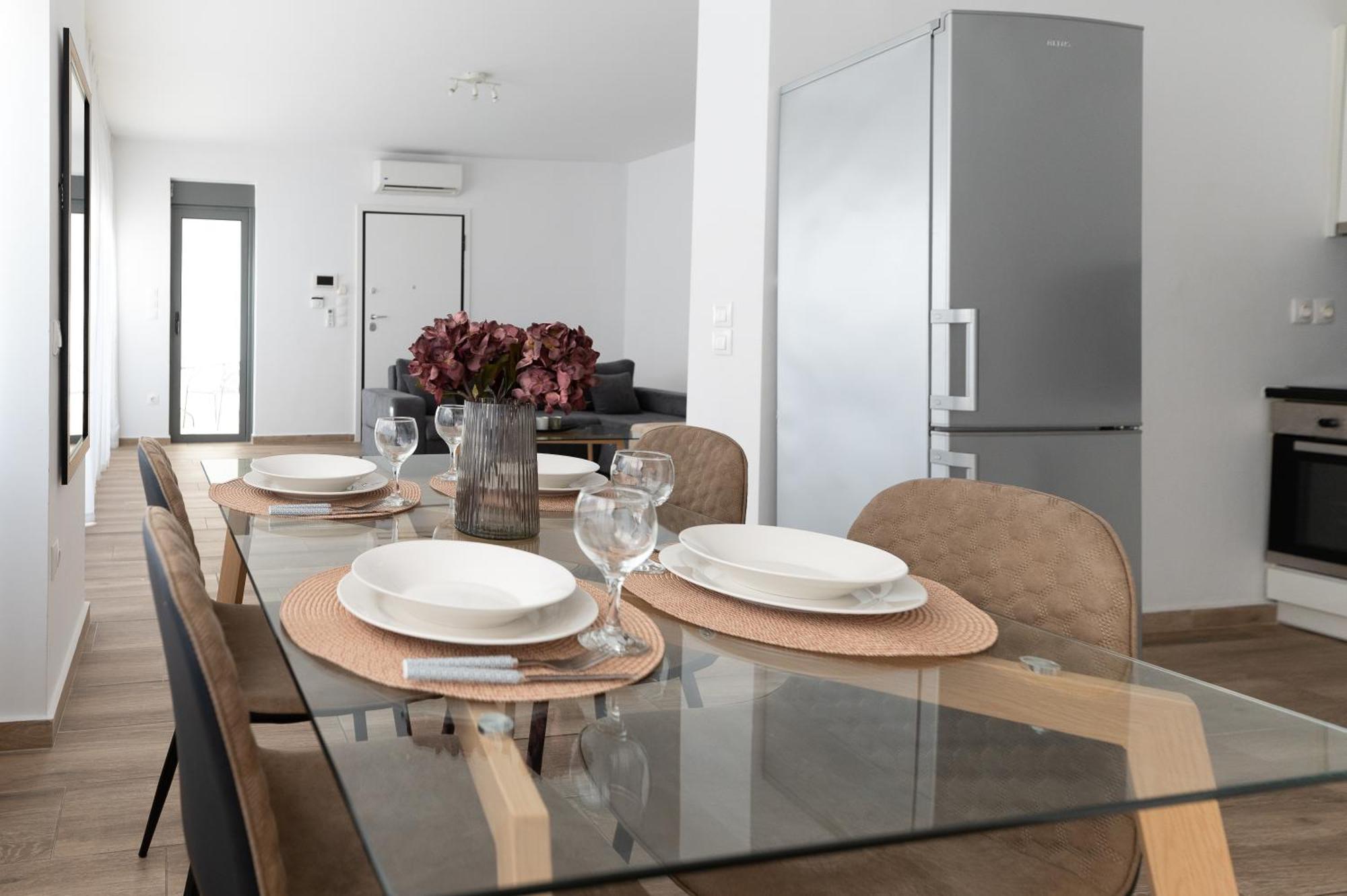 Stylish Spacious Apartment In Palaio Faliro Athens Exterior photo