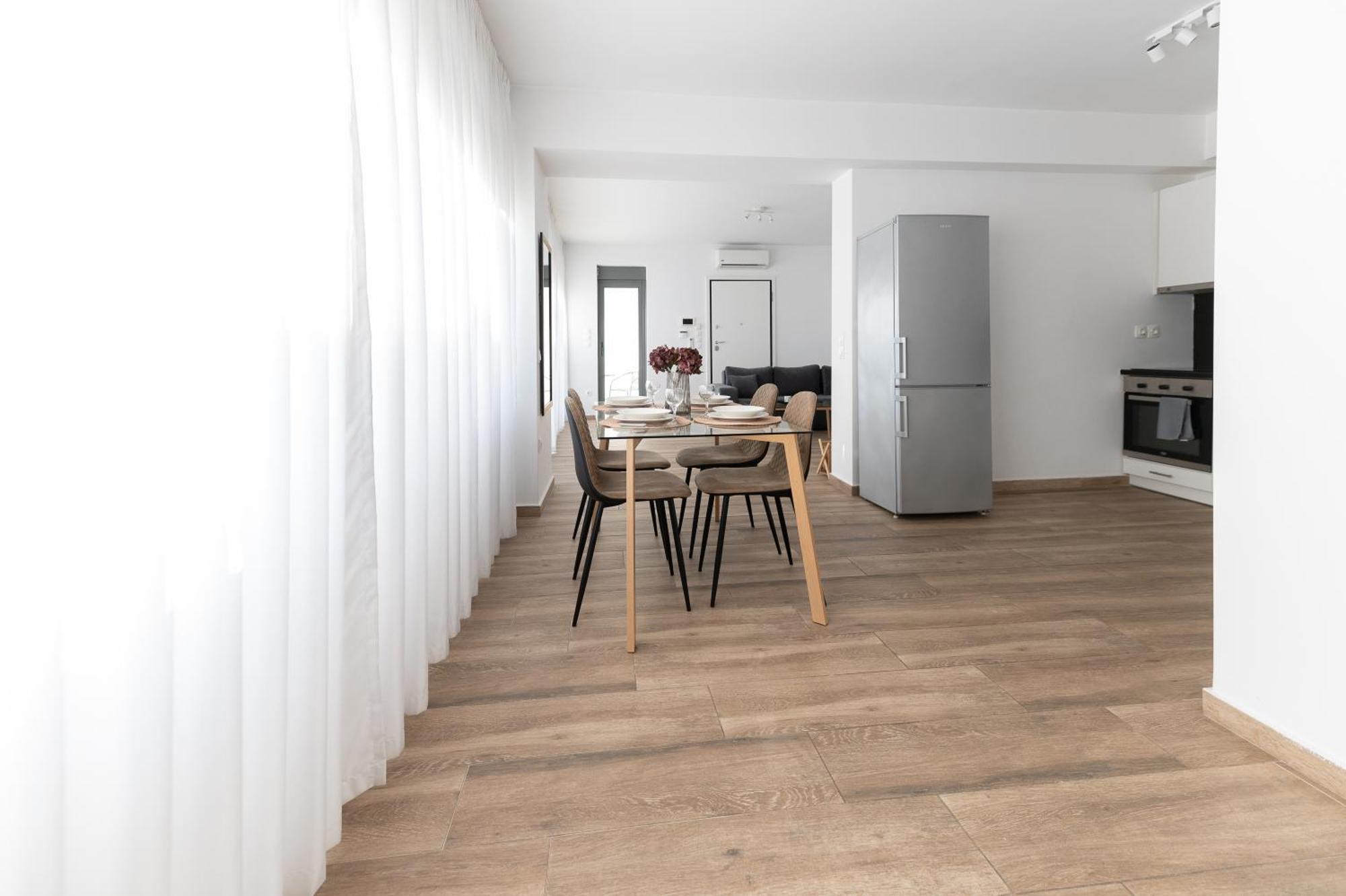 Stylish Spacious Apartment In Palaio Faliro Athens Exterior photo